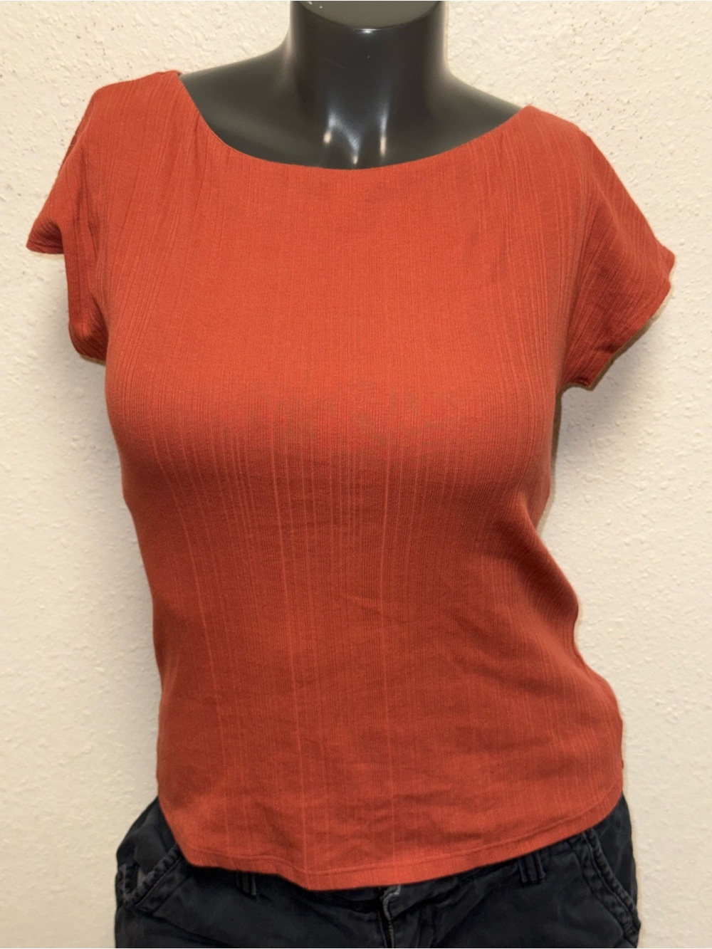 Uniqlo  Short-Sleeve Tee in Rust Orange